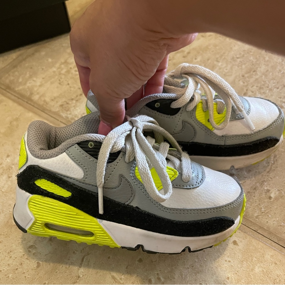 Kids NIKE Air Max 90, 9c, white/volt/black, EUC